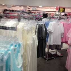 SEARS - Pues aquí de compras ya sabes a nosotras las mujeres , siempre nos hace falta algo que ponernos