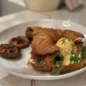 GIWA - Salmon Benedict - Breakfast & Brunch Near Me - Santa Clara, California GIWA - Salmon Benedict - Breakfast & Brunch Near Me - Santa Clara, California