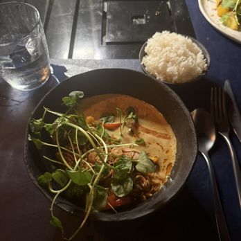'ULU - Pineapple curry - Sushi Bars Near Me - Kailua-Kona, Hawaii 'ULU - Pineapple curry - Sushi Bars Near Me - Kailua-Kona, Hawaii