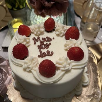 Upper Crust Bakery - Gateau Marisa - Bakeries Near Me - Austin, Texas