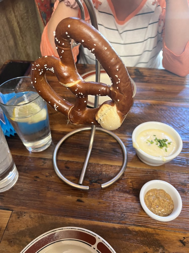 SCHNITZEL GARTEN 261 Photos & 221 Reviews 1225 E Winding Creek Dr