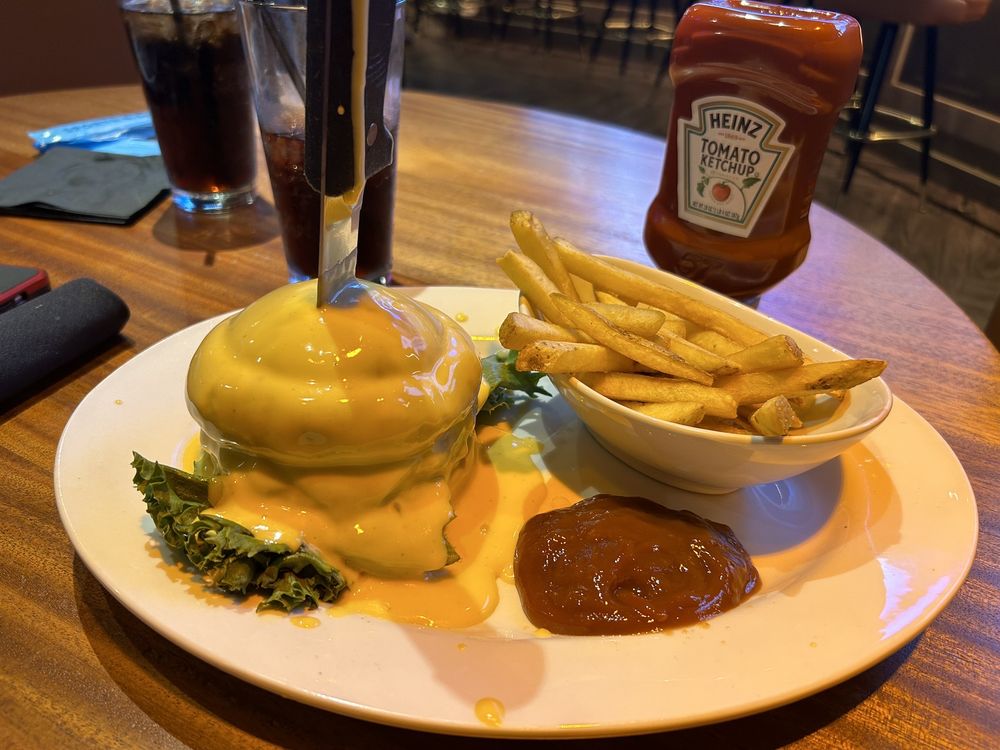 SPORTS & SOCIAL DOLPHIN MALL Updated October 2024 95 Photos & 96