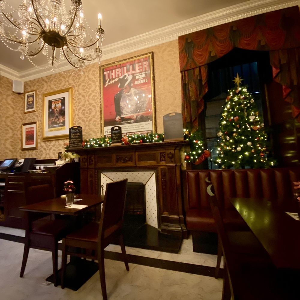 Theatre Royal Bar - Dining area - Pubs Near Me - Edinburgh, EDH Theatre Royal Bar - Dining area - Pubs Near Me - Edinburgh, EDH