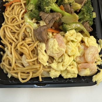 Fire Wok Hot Pot - Big plate of food! Noodles, broccoli & beef, shrimp & eggs combo. About $10! - Chinese Near Me - West Covina, California