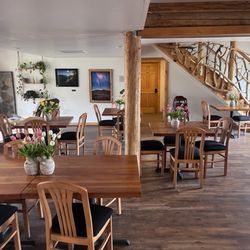 Stanley High Country Inn - Gathering lobby area.