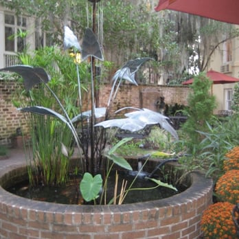 Eliza Thompson House - courtyard fountain - Hotels Near Me - Savannah, Georgia Eliza Thompson House - courtyard fountain - Hotels Near Me - Savannah, Georgia