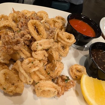 La Pista Pizzeria - Very standard calamari rings, the Thai dipping sauce is the only thing that saved them! - Wine Bars Near Me - Conway, Arkansas