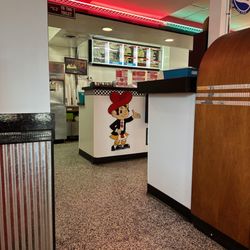 Jay's Drive In - A look to the counter and menu board - no prices on the menu board