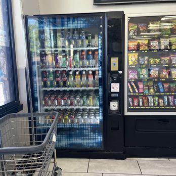Express Coin Laundry - Drink vending machine - Laundromat Near Me - Whittier, California Express Coin Laundry - Drink vending machine - Laundromat Near Me - Whittier, California