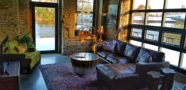 Bachman Furniture 1741 W Saint Paul Ave Milwaukee Wi Leather Apparel Manufacturers Mapquest