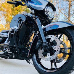 Horizons MotorSports - 2014 Street Glide powder coated stock rims, fork lowers and cans, and highway bar.