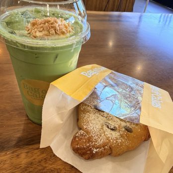 Bag of Cakes - Banana pudding matcha and pistachio croissant - Bakeries Near Me - Fullerton, California Bag of Cakes - Banana pudding matcha and pistachio croissant - Bakeries Near Me - Fullerton, California