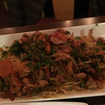 Tibetan Kitchen - Shepta - free range chicken, seasoned with ginger, garlic, mild curry, stir-fried with egg noodles - Himalayan/Nepalese Near Me - Victoria, British Columbia