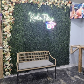 Koala T Cafe - Grass wall for photo opportunity - Coffee & Tea Near Me - Sioux Falls, South Dakota