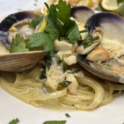 Kiosko's Deli & Pizza - Linguine with Clam Sauce