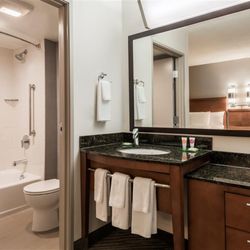 Hyatt Place Rogers/Bentonville - Bathroom