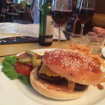 Le Bébé - The Bébé burger was a fantastic choice - Bistros Near Me - Paris, 75