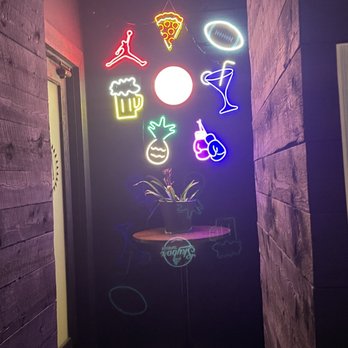 Skybox Taphouse - Pizza Near Me - Honolulu, Hawaii Skybox Taphouse - Pizza Near Me - Honolulu, Hawaii