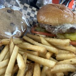 Acme Pizzaria - Cheeseburger