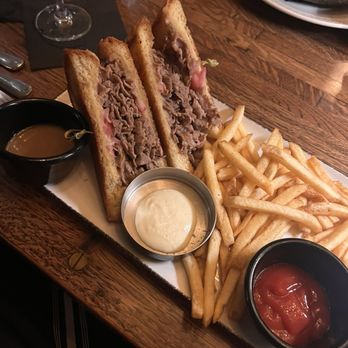 The Pinery - Prime rib sandwich - American Near Me - Orlando, Florida The Pinery - Prime rib sandwich - American Near Me - Orlando, Florida