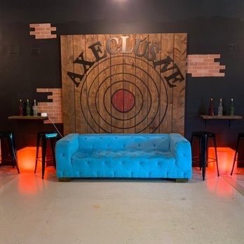 Axeclusive Axe Throwing & VR Lounge - Axe Throwing Near Me - Schiller Park, Illinois