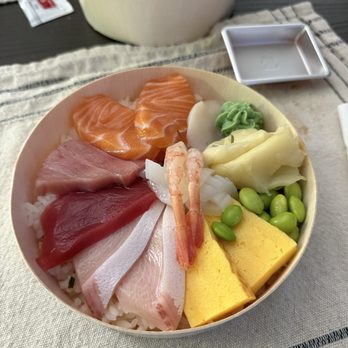Jiro‘s Sushi - Small chirashi - Sushi Bars Near Me - Boston, Massachusetts