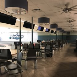 Bowlarena - Retro-modern decor.
