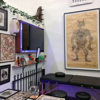 Oxford Circle Tattoo - Inside shop - Tattoo Near Me - Los Angeles, California Oxford Circle Tattoo - Inside shop - Tattoo Near Me - Los Angeles, California