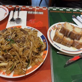 Bayao Cafe - Beef chow fun and French toast - Hong Kong Style Cafe Near Me - Quincy, Massachusetts