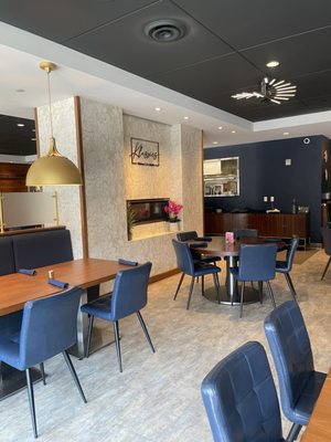 Klassics Kitchen + Cocktails by null