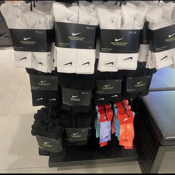 Foot Locker - Nike socks - Sports Wear Near Me - Farmington, Connecticut