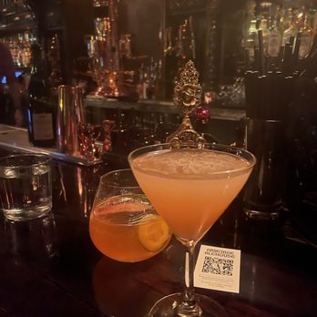 Armitage Alehouse - Airmail and Queen's Cup cocktails - Pubs Near Me - Chicago, Illinois
