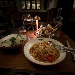 Tagliolini with crab, prawns, tomato, chilli &
garlic, rocket and parmesan salad, bread basket. Amazing! Tagliolini with crab, prawns, tomato, chilli &
garlic, rocket and parmesan salad, bread basket. Amazing!