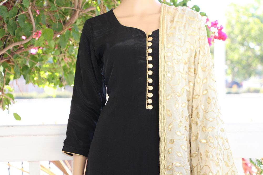 Harpreet Designer Boutique Logo