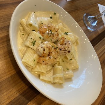 Range Restaurant + Cocktail Bar - Shrimp Alfredo. Perfect. - New American Near Me - Urbandale, Iowa