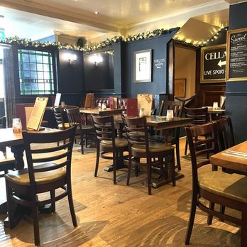 The St George's Tavern - Inside seating - Pubs Near Me - London, XGL