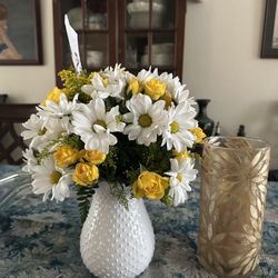 Next to a candle holder, shows one of the many holes. I ordered 15x17 premium this came in at 9x13 including vase.