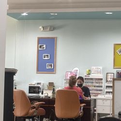Sea Sea Beauty & Nail Spa - Mani area