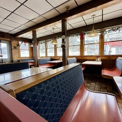 D & H Penn Can Restaurant - Dining room (Dec 2025)