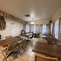 Mi Cafesito Van Ness - Interior / Seating