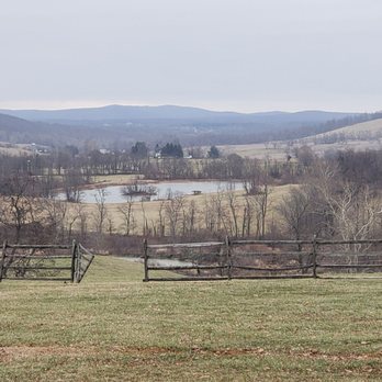 Sky Meadows State Park - Beautiful view - Parks Near Me - Delaplane, Virginia