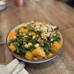 Bonaparte Bistro - Beach salad with chicken