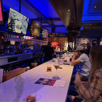 Bella Napoli - Sitting by the bar having a drink with friends - Italian Near Me - Schaumburg, Illinois