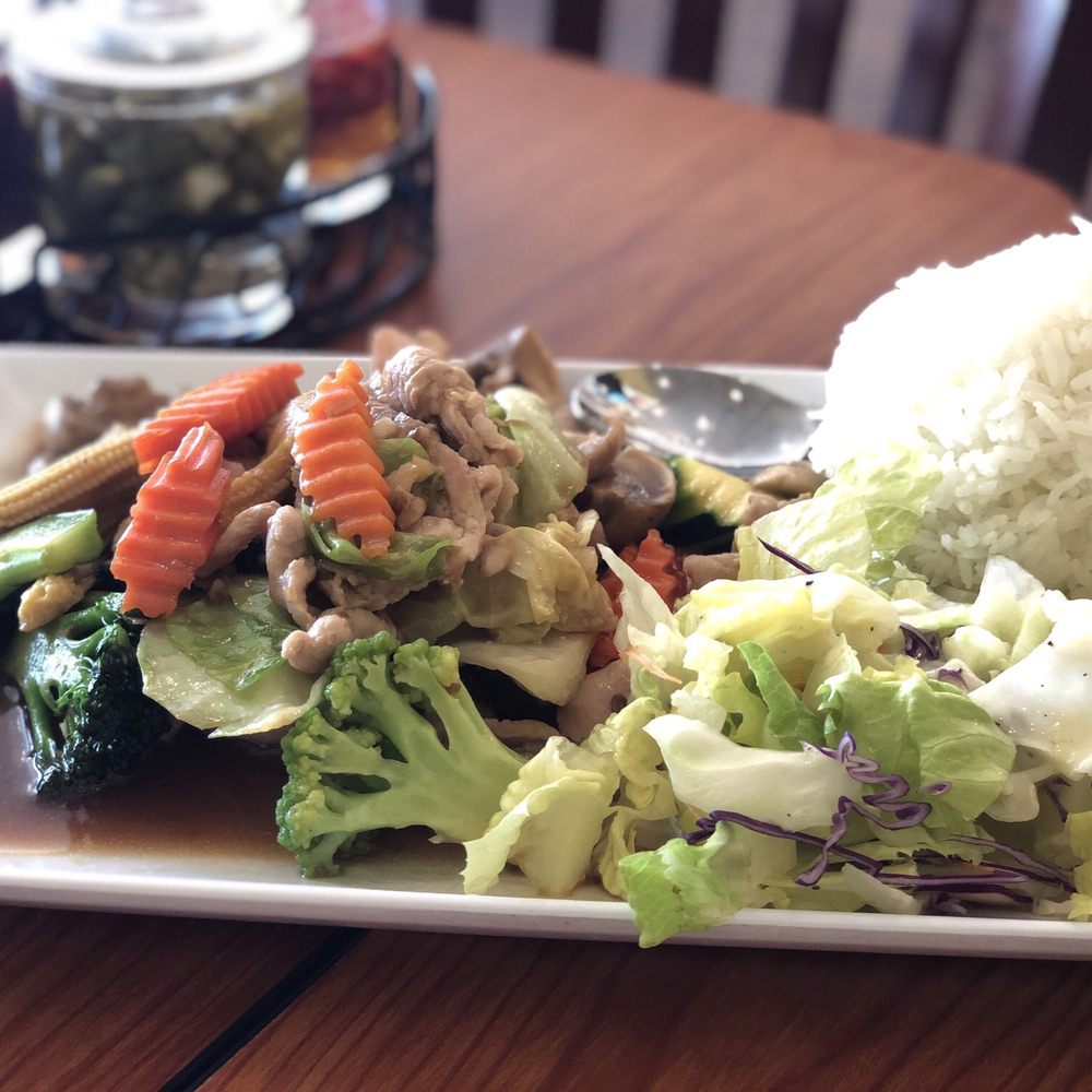 Pikul Thai Bistro - Vegetable platter with pork - Thai Near Me - Fairfield, California Pikul Thai Bistro - Vegetable platter with pork - Thai Near Me - Fairfield, California