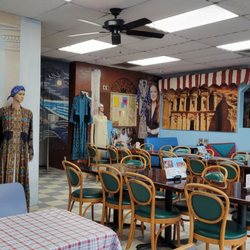 Athena's Gyros - The decor.