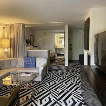 Chamberlain West Hollywood - Great use of space and thoughtful layout - Hotels Near Me - West Hollywood, California Chamberlain West Hollywood - Great use of space and thoughtful layout - Hotels Near Me - West Hollywood, California