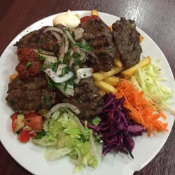 Köfteci Oguz - Köfte Teller mit Pommes