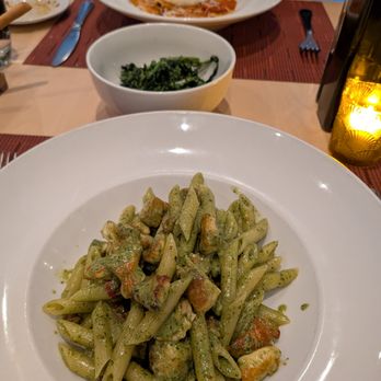 IL Punto Ristorante Hell's Kitchen - Penne al pesto di rucola con salmone and broccoli rabe - Italian Near Me - New York, New York