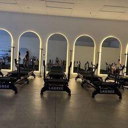 Studio is nice a clean. The whole team is great! If you're looking for a new challenge and great workouts it's here !! Studio is nice a clean. The whole team is great! If you're looking for a new challenge and great workouts it's here !!