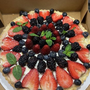 The Bitter Bake House - Fruit tart with berries - Bakeries Near Me The Bitter Bake House - Fruit tart with berries - Bakeries Near Me